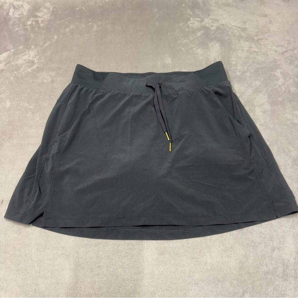 All in motion athletic skort built in shorts Women's black Skirt w/pockets M